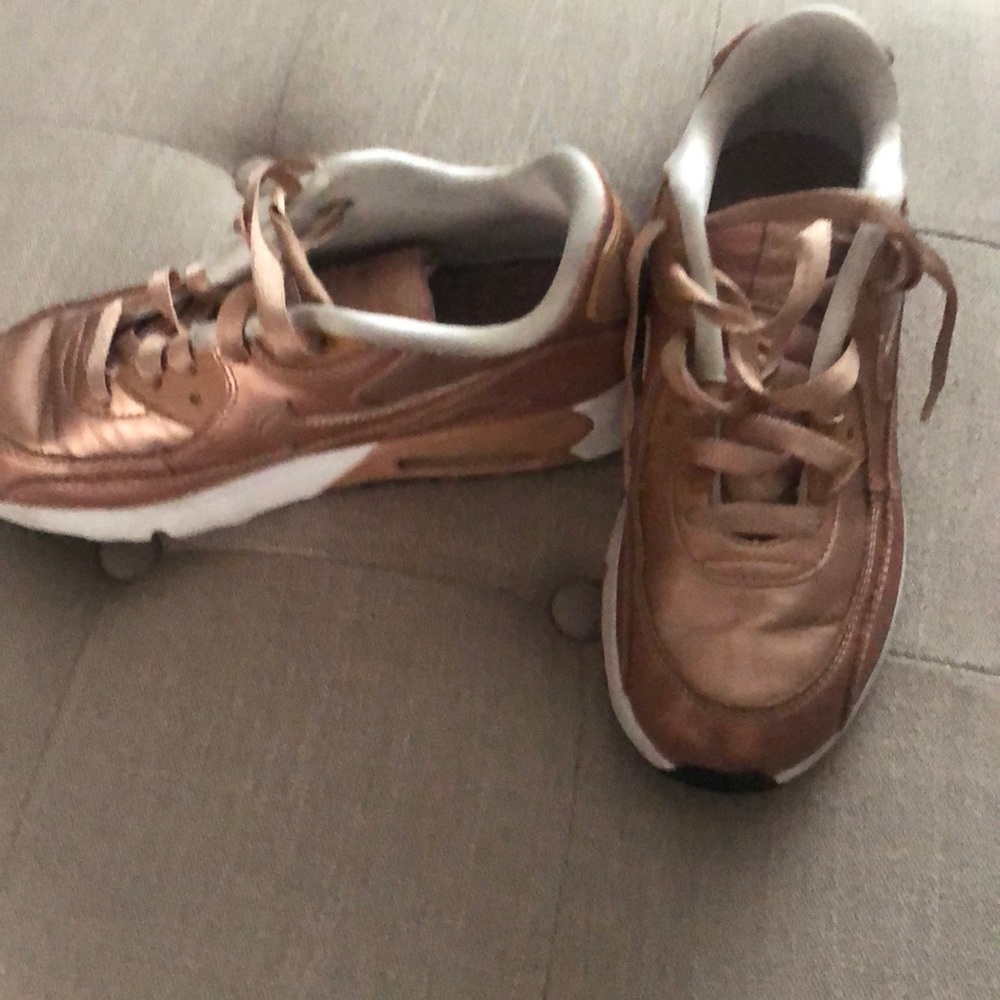 Girl’s Rose Gold Nike Air Max